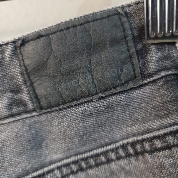 American Eagle EUC Gray Wash 100% COTTON Distressed High Rise Mom Jeans SIZE 10 - Picture 8 of 11